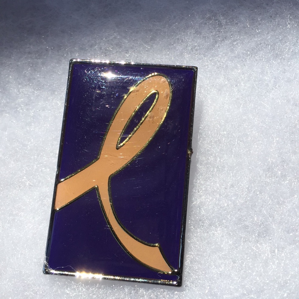 Alzheimer’s ribbon pin